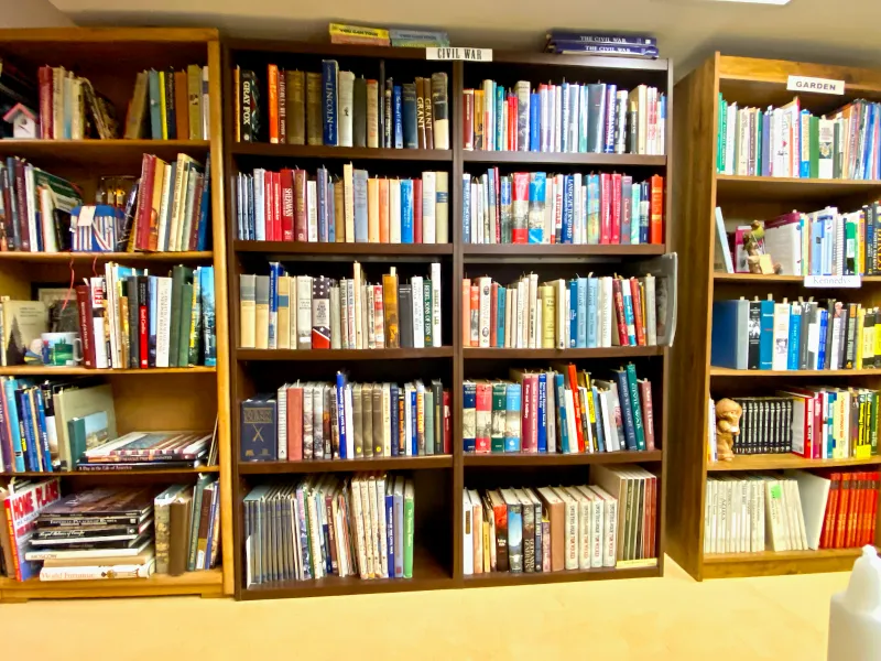 Store interior view 4